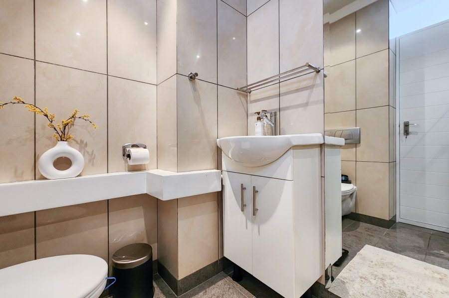 2 Bedroom Property for Sale in Bantry Bay Western Cape